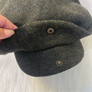 Brixton Men’s Classic Dark Newsboy Snap Cap. Size: XL